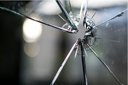 5 Alasan Penting Untuk Mengganti Kaca Jendela yang Retak